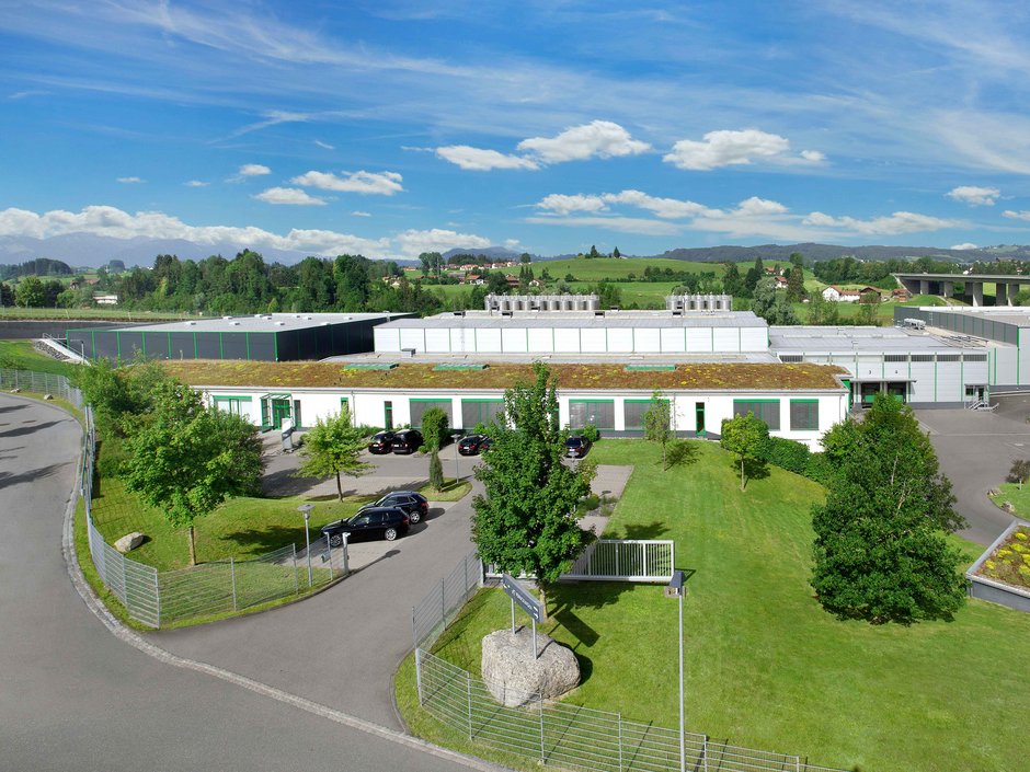 Luftbild der VF Verpackungen GmbH mit automatischem Lagersystem, Sulzberg,  Bayern