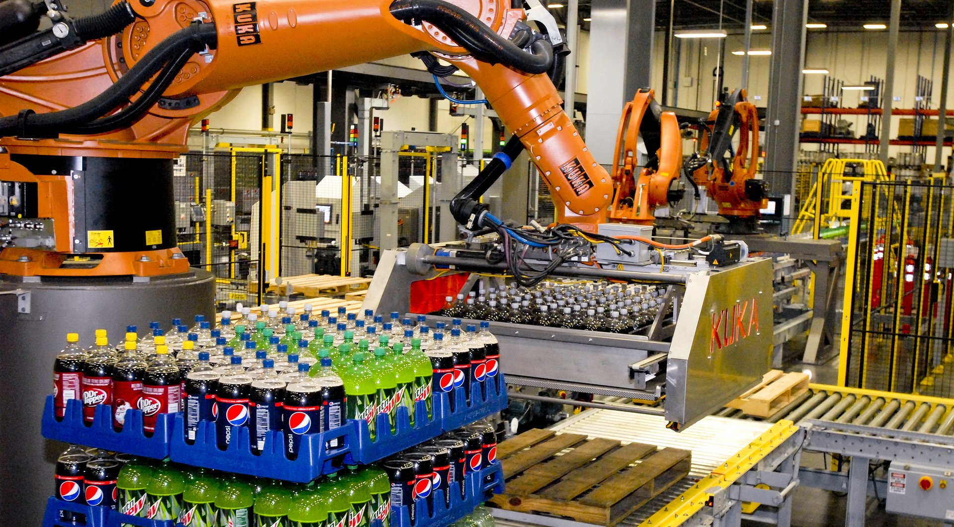 Packroboter für Lagen von Getränken, automatisches Lagersystem der Pepsi Bottling Group, USA