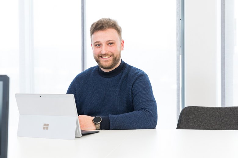 Programmer on the PC in IT support at Westfalia Technologies