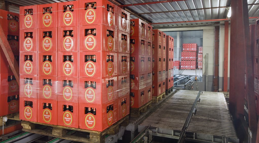 Loading units with beer crates on chain conveyors, Privatbrauerei Heinrich Reissdorf GmbH & Co. KG, Cologne