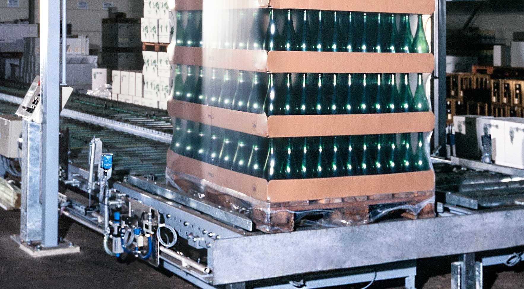 Loading unit with wine bottles on automated conveyor technology, Moselland eG Winzergenossenschaft